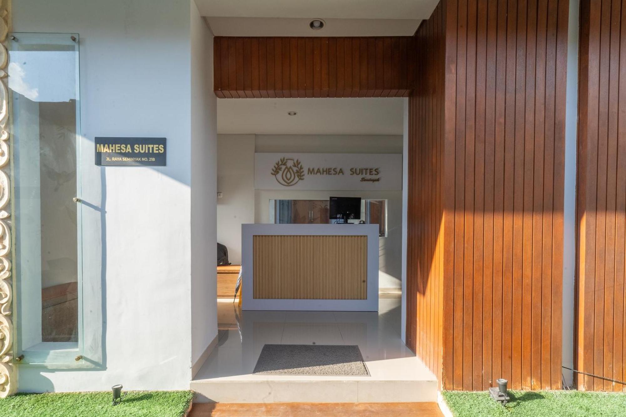 Mahesa Suites Seminyak Exterior photo