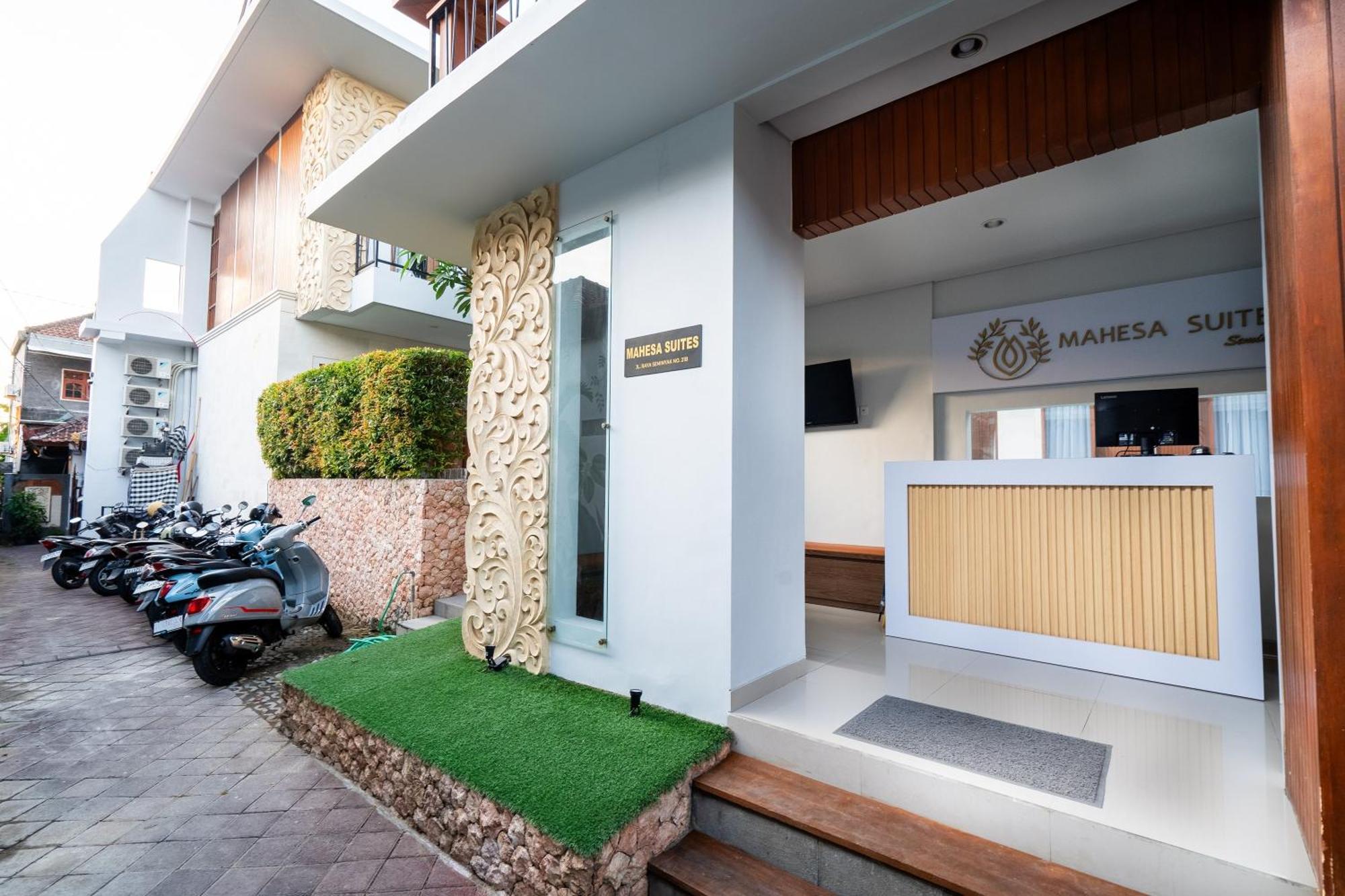 Mahesa Suites Seminyak Exterior photo