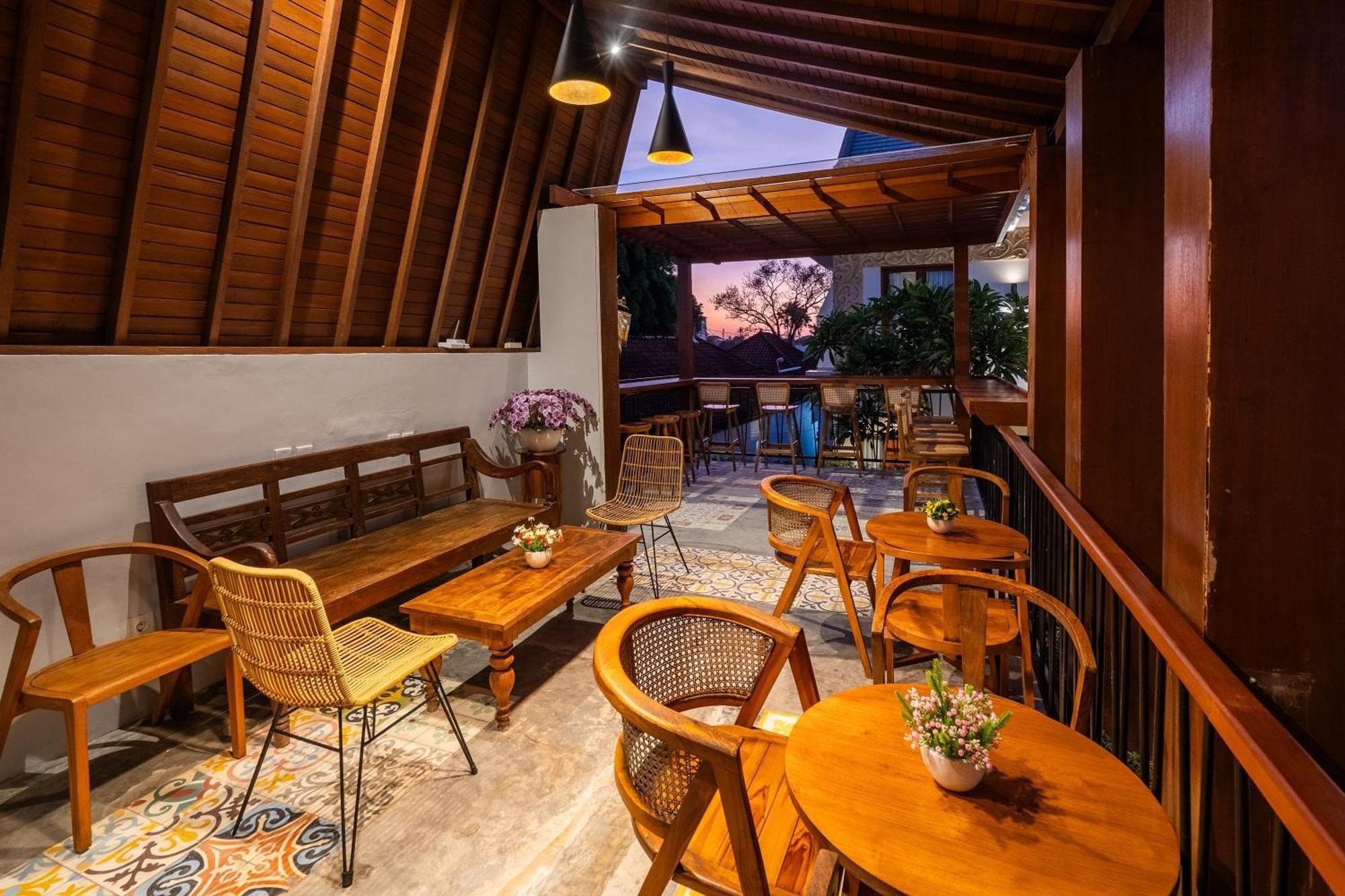 Mahesa Suites Seminyak Exterior photo
