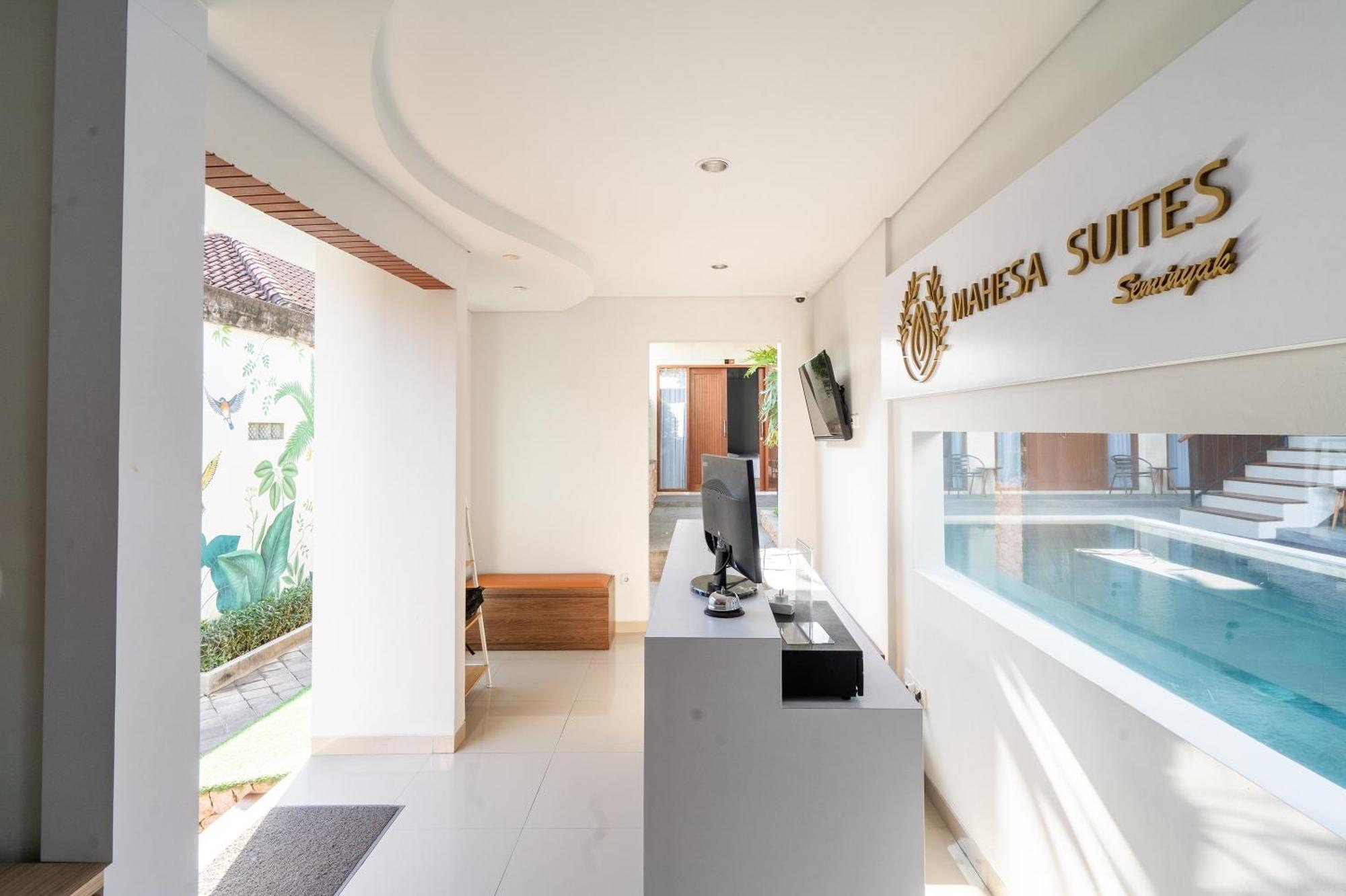Mahesa Suites Seminyak Exterior photo