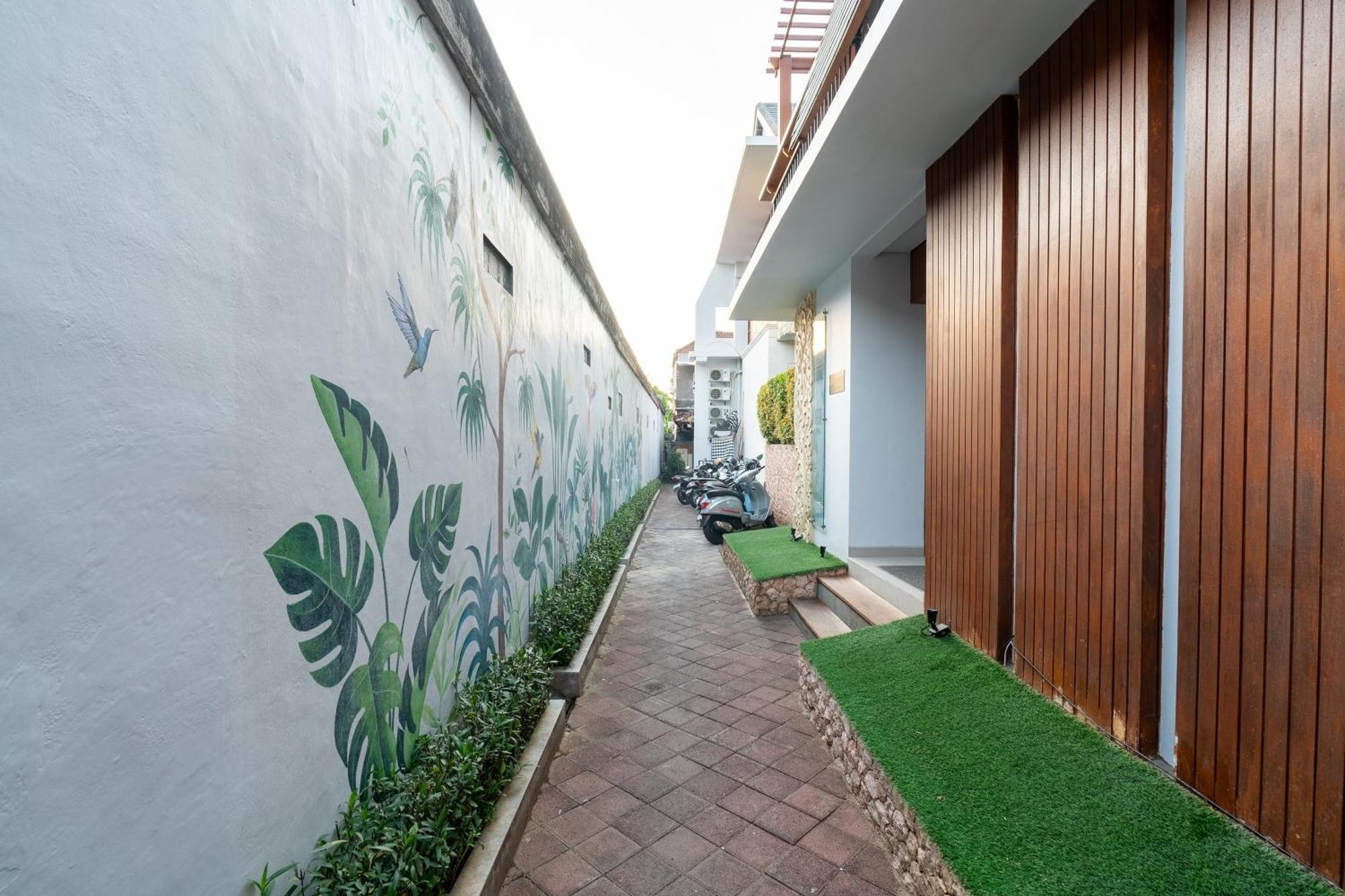 Mahesa Suites Seminyak Exterior photo