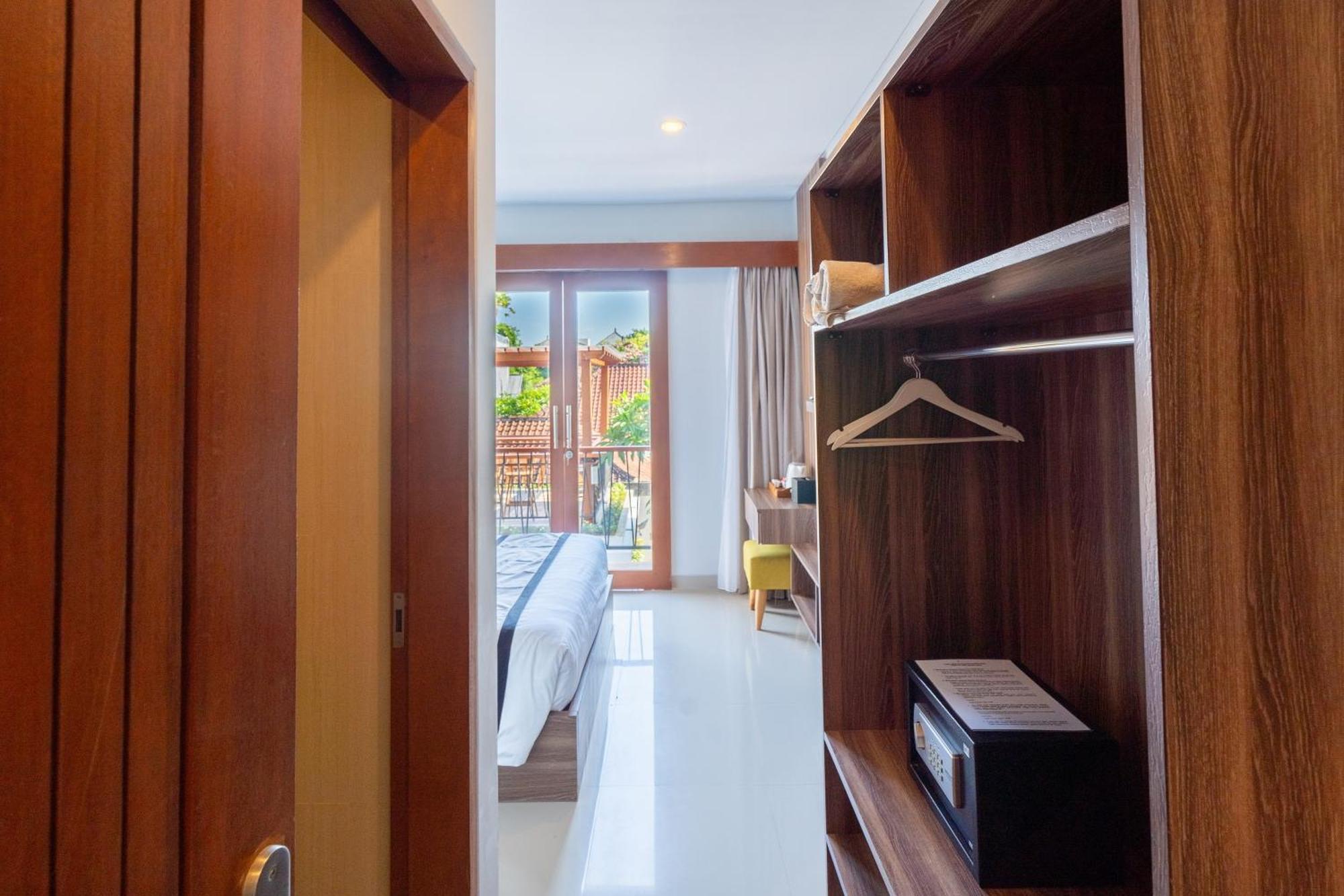 Mahesa Suites Seminyak Exterior photo